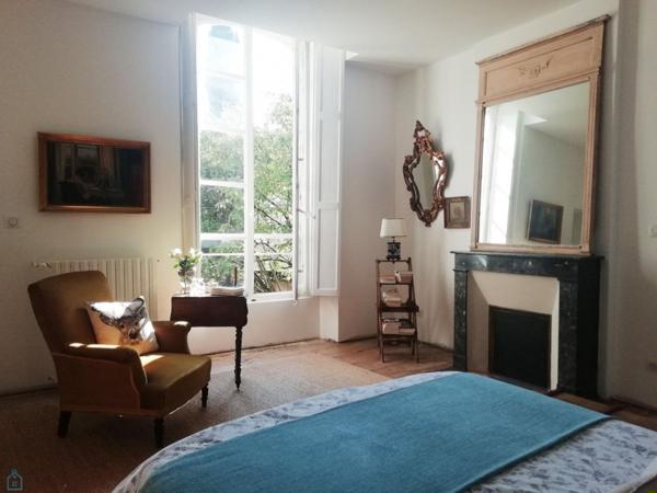 HOTEL PARTICULIER DE 195 M² AVEC JARDIN