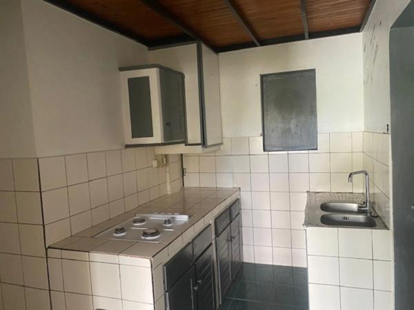 SAINTE CLOTILDE (97490) Maison (à rénover) T4 de 82 m² sur parcelle 263 m²