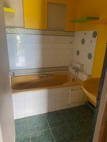 SAINTE CLOTILDE (97490) Maison (à rénover) T4 de 82 m² sur parcelle 263 m²