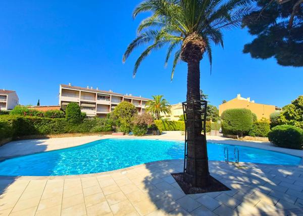 STUDIO BANDOL RESIDENCE AVEC PISCINE- PROCHE PLAGES A PIED