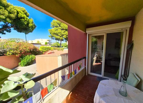STUDIO BANDOL RESIDENCE AVEC PISCINE- PROCHE PLAGES A PIED