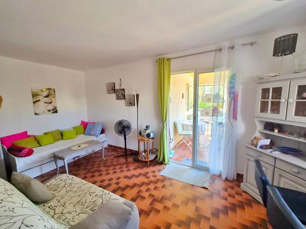 STUDIO BANDOL RESIDENCE AVEC PISCINE- PROCHE PLAGES A PIED