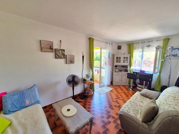 STUDIO BANDOL RESIDENCE AVEC PISCINE- PROCHE PLAGES A PIED