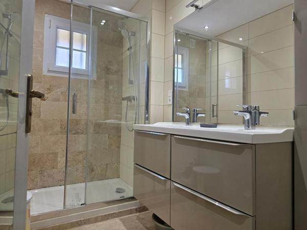 Maison  6 pièce(s) 130 m2 PLAIN PIED
