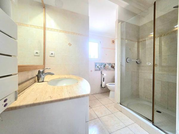 Maison  6 pièce(s) 130 m2 PLAIN PIED