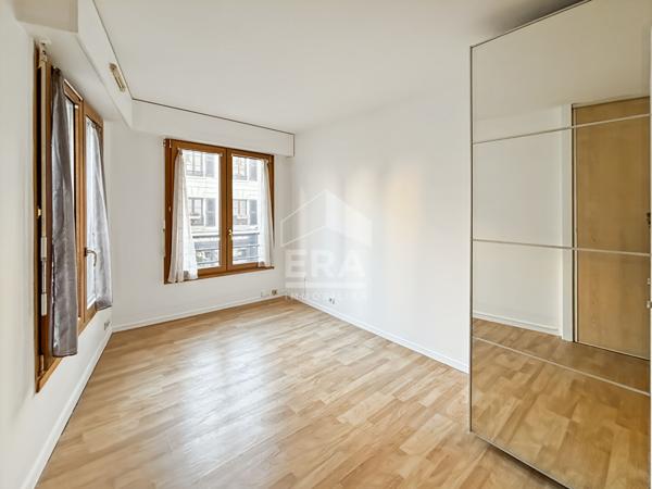 Deux pièces non meublé rue de la Pompe avec cave et parking