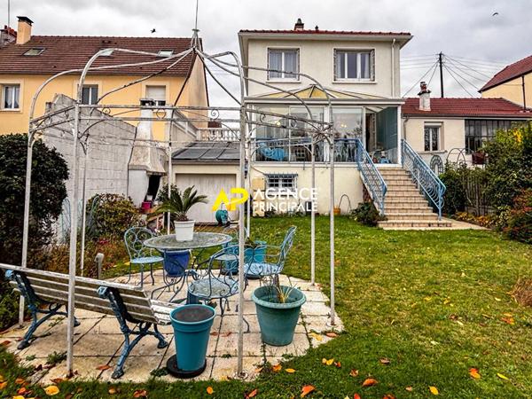 Sartrouville - La Plaine - Maison 6 pièces 131.60 m2 660 000 € ** - Référence 9517