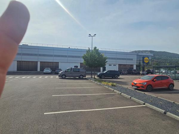 Baume-les-Dames – Local commercial à louer de 680 m² (570 m² de surface de vente) – Emplacement n°1, près de Marie Blachère, Action et Lidl