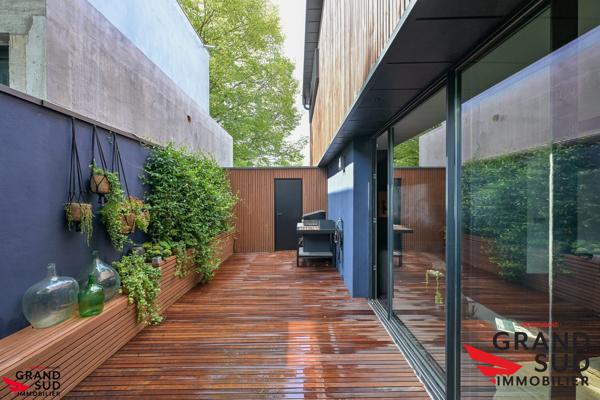 Maison contemporaine T4. terrasse. stationnements