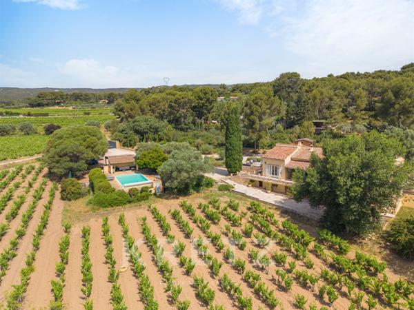 Exclusivité - Le Castellet – Propriété provençale rénovée avec piscine et appartement indépendant