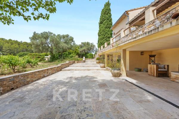 Exclusivité - Le Castellet – Propriété provençale rénovée avec piscine et appartement indépendant