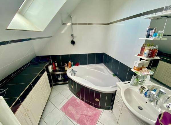 Maison 8 pièces de 200m2 sur 6000m2 de terrain