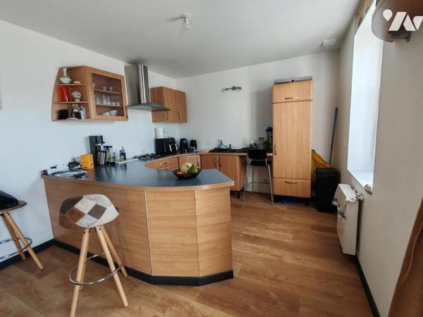 2048 - MAISON EN PIERRES RENOVEE AU CENTRE BOURG