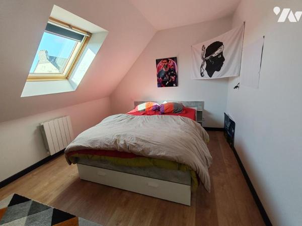 2048 - MAISON EN PIERRES RENOVEE AU CENTRE BOURG