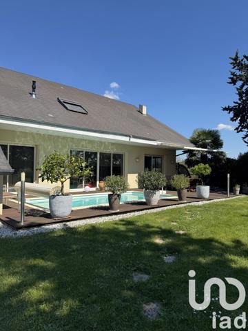 Maison 8 pièces de 220 m² à Saint-Doulchard (18230)