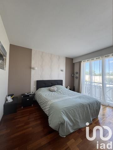 Maison 8 pièces de 220 m² à Saint-Doulchard (18230)