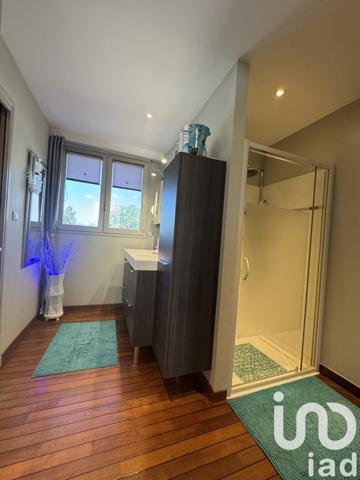 Maison 8 pièces de 220 m² à Saint-Doulchard (18230)