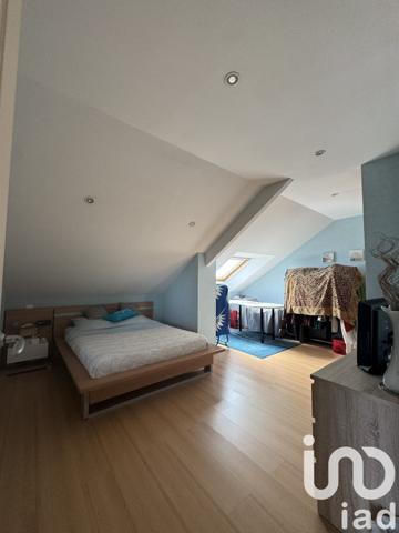 Maison 8 pièces de 220 m² à Saint-Doulchard (18230)