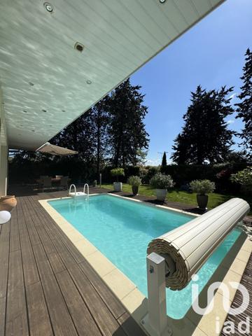 Maison 8 pièces de 220 m² à Saint-Doulchard (18230)