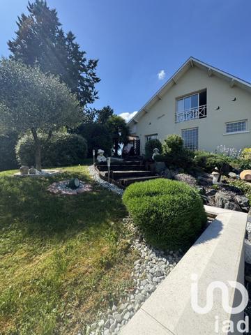 Maison 8 pièces de 220 m² à Saint-Doulchard (18230)