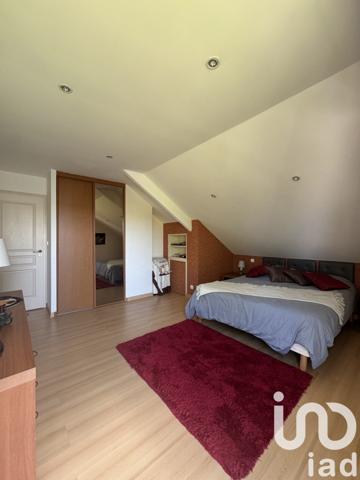 Maison 8 pièces de 220 m² à Saint-Doulchard (18230)