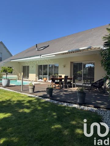 Maison 8 pièces de 220 m² à Saint-Doulchard (18230)