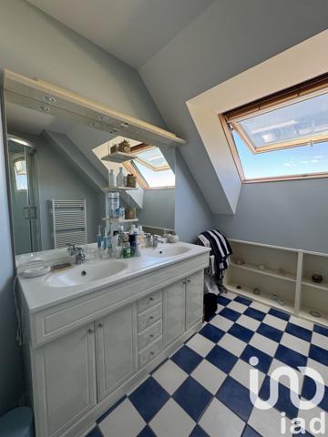 Maison 8 pièces de 220 m² à Saint-Doulchard (18230)