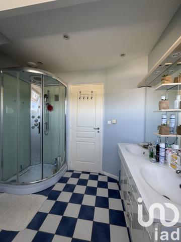 Maison 8 pièces de 220 m² à Saint-Doulchard (18230)