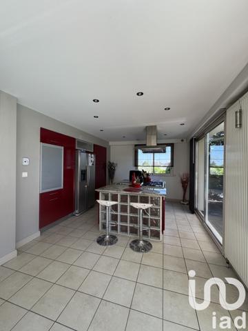 Maison 8 pièces de 220 m² à Saint-Doulchard (18230)