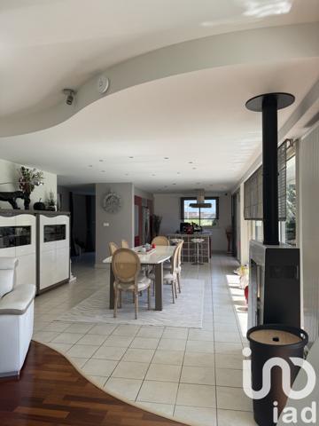 Maison 8 pièces de 220 m² à Saint-Doulchard (18230)