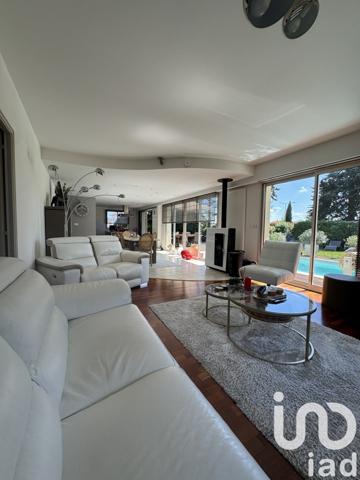 Maison 8 pièces de 220 m² à Saint-Doulchard (18230)