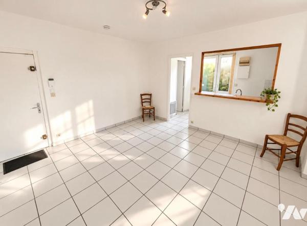 Studio - SAINT-SERVAN

Situé à SAINT-SERVAN, ce studio de 22 m² en rez-de-chaussée bénéficie ...