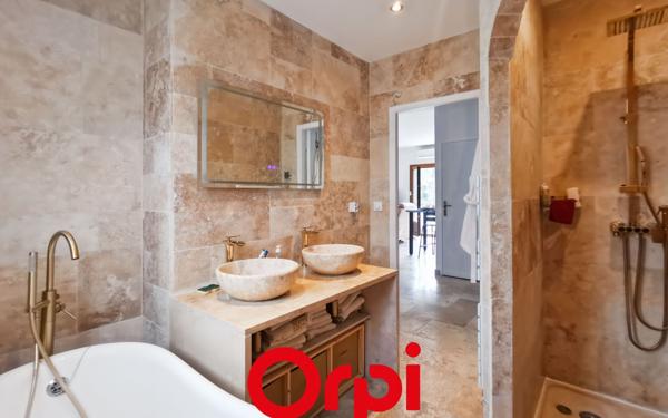 Appartement à vendre    4 pièces •  Bandol