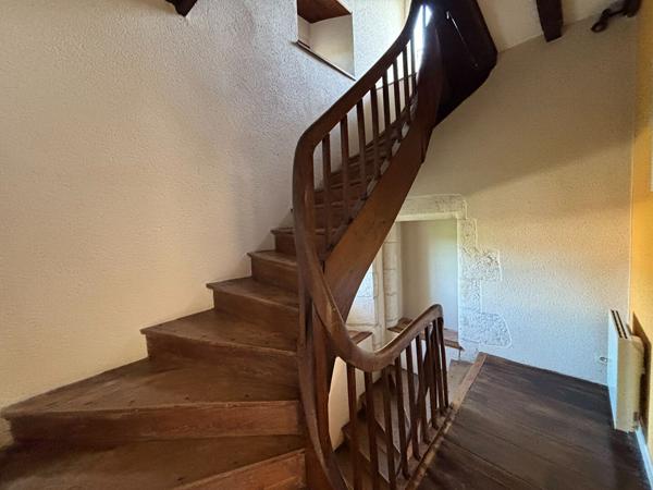 Propriété Ruffec 133m² habitable, terrain 23 785m², dépendances