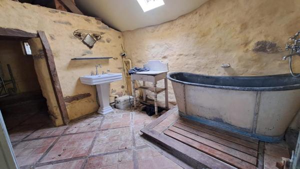 Deux maisons pour le prix d'une. Idéal pour un gîte