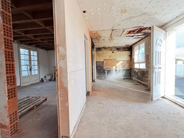 17640 VAUX SUR MER Ensemble immobilier à rénover