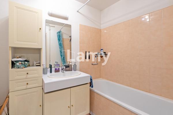 Appartement t2 - 48 m² - parking - beaux-arts