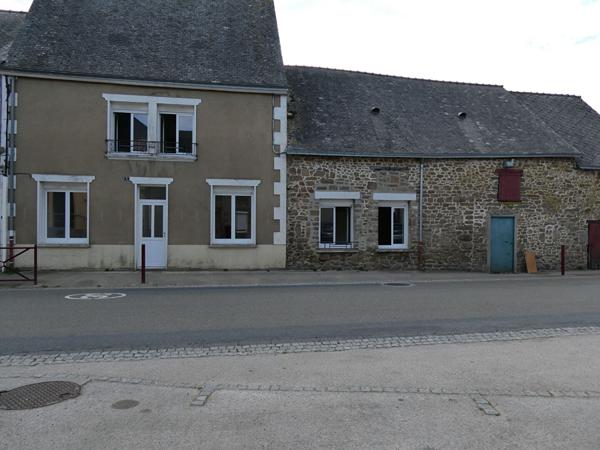 Maison à restaurer avec jardin clos et loge avec CU +. Commer Maison à restaurer avec jardin clos et loge avec CU +. Commer