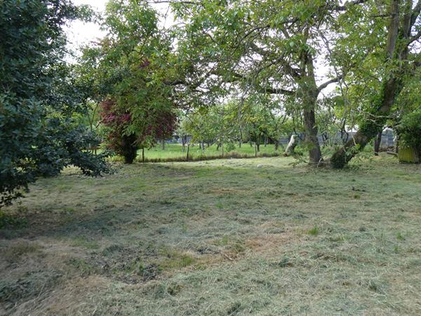 Maison à restaurer avec jardin clos et loge avec CU +. Commer Maison à restaurer avec jardin clos et loge avec CU +. Commer