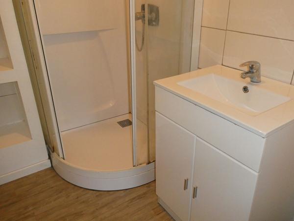 Maison à restaurer avec jardin clos et loge avec CU +. Commer Maison à restaurer avec jardin clos et loge avec CU +. Commer