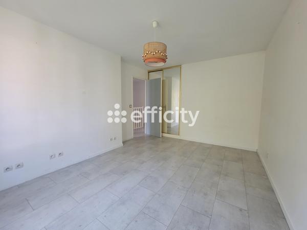 Maison
         8 pièces
        - 128 m² Exclusivité 949 000 € *