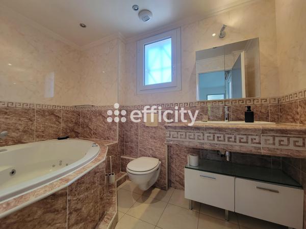 Maison
         8 pièces
        - 128 m² Exclusivité 949 000 € *