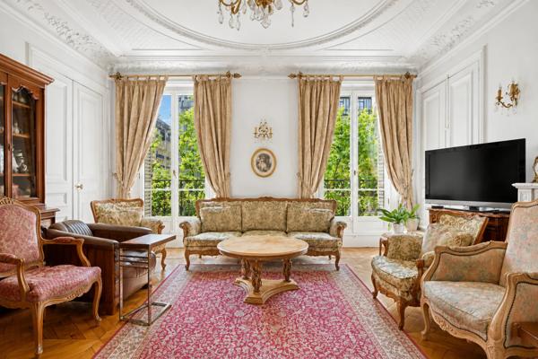 Appartement
         5 pièces
        - 130 m² 1 190 000 € *