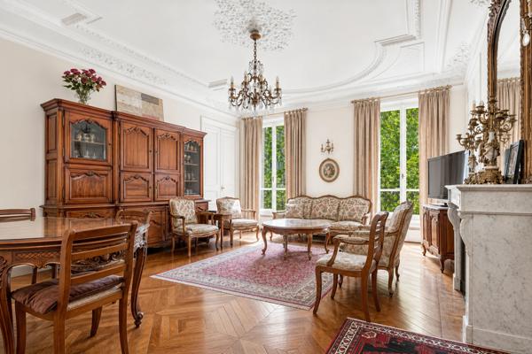 Appartement
         5 pièces
        - 130 m² 1 190 000 € *