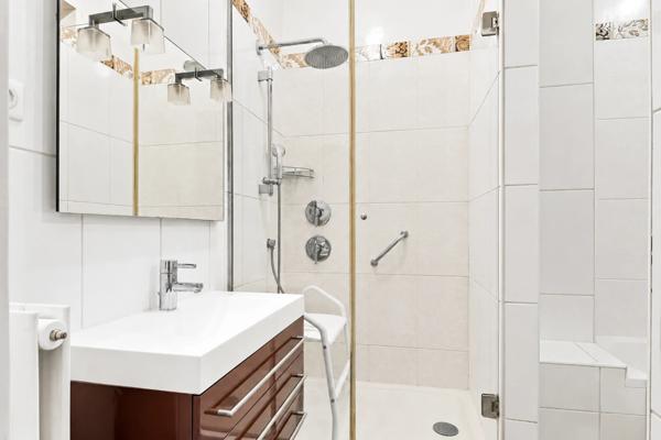 Appartement
         5 pièces
        - 130 m² 1 190 000 € *