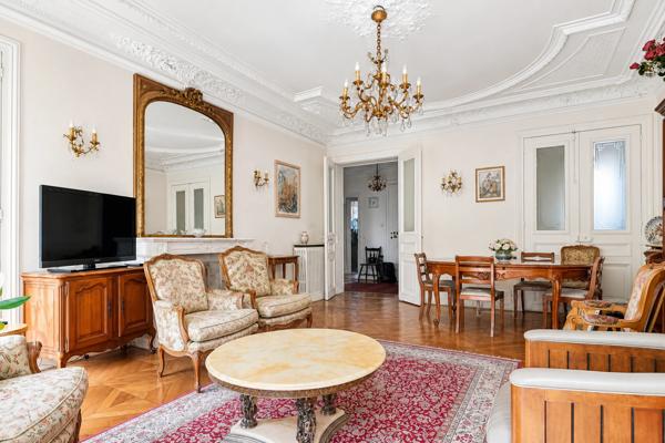 Appartement
         5 pièces
        - 130 m² 1 190 000 € *