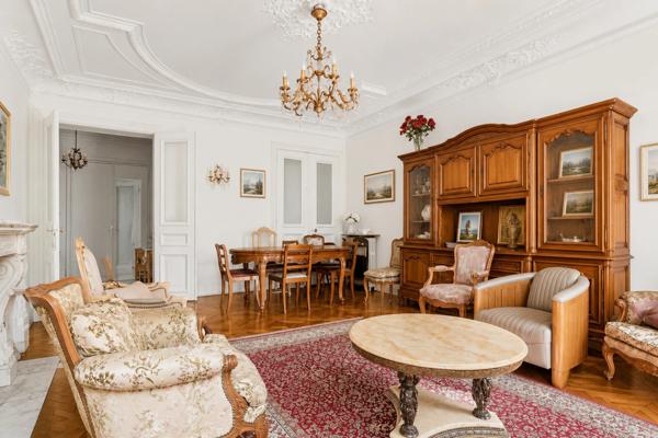 Appartement
         5 pièces
        - 130 m² 1 190 000 € *
