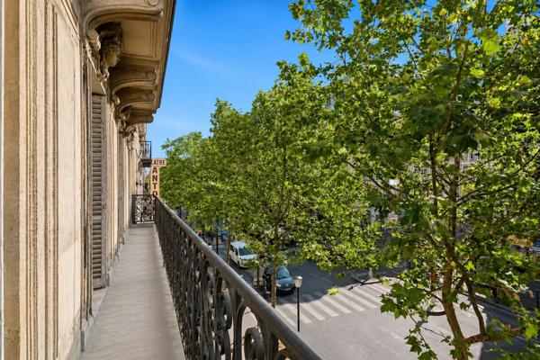 Appartement
         5 pièces
        - 130 m² 1 190 000 € *