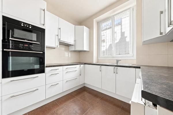 Appartement
         5 pièces
        - 130 m² 1 190 000 € *