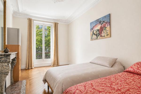 Appartement
         5 pièces
        - 130 m² 1 190 000 € *